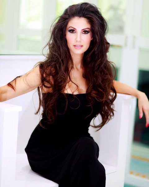 Suzie Demetri-Robertson. Image 12